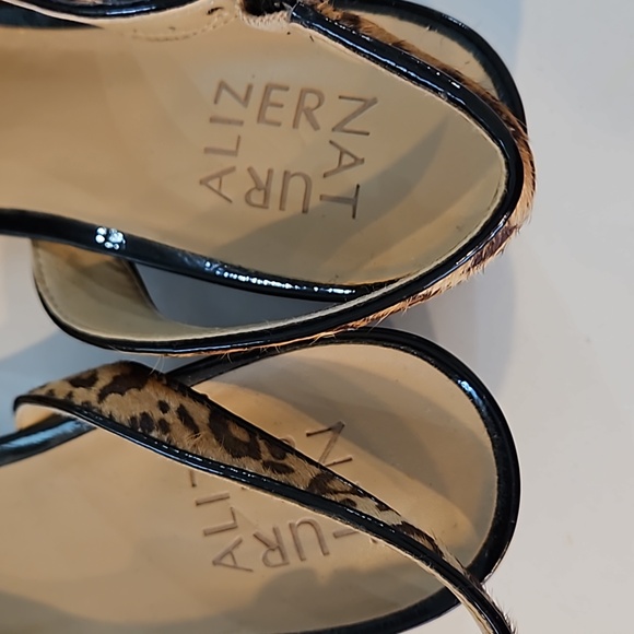 Naturalizer size 8.5M animal print, pointed-toe sandals. - Picture 3 of 8